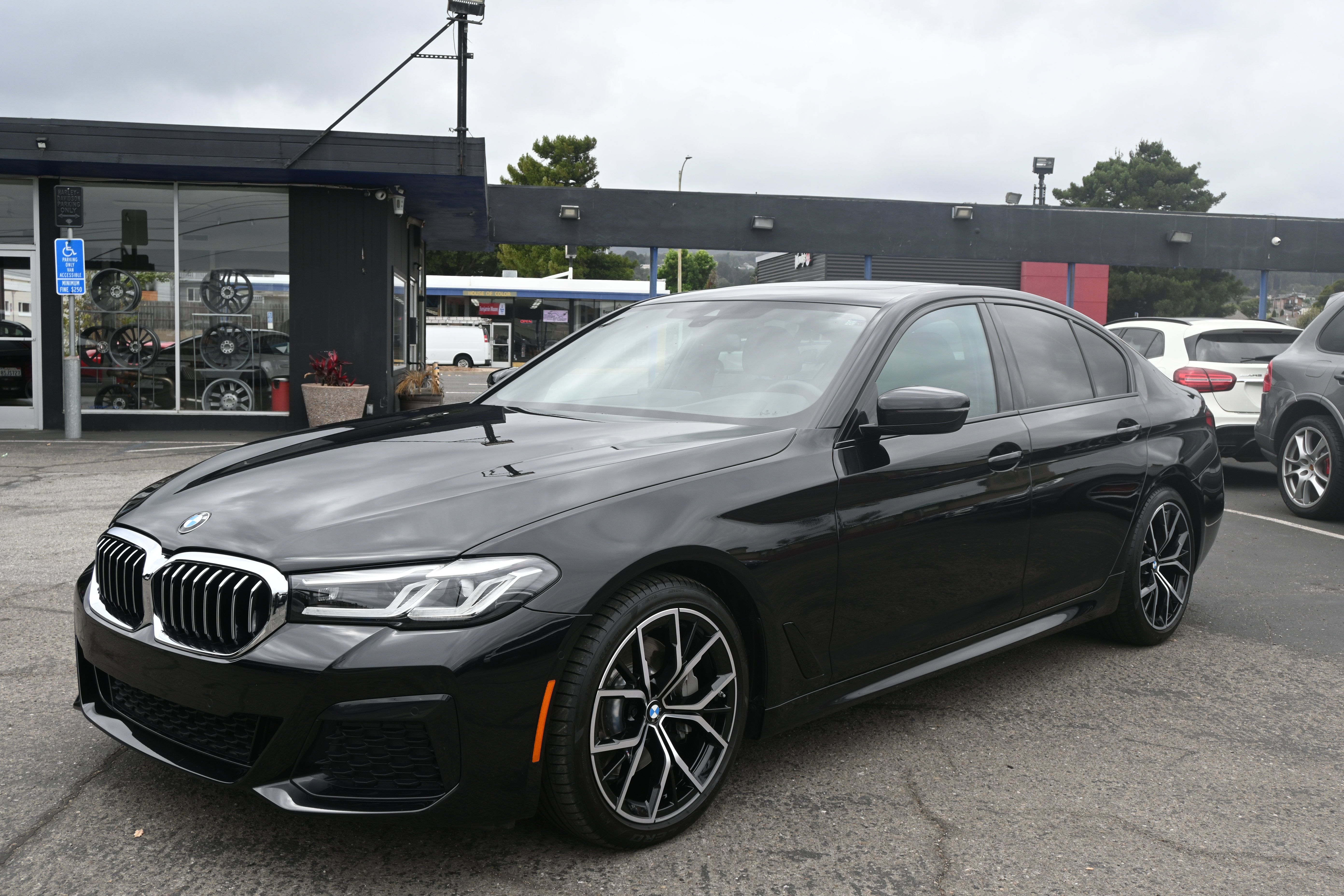 Used 2022 BMW 530i w/ M Sport Package RWD image 4
