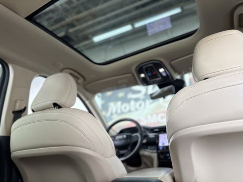 Used 2022 Jeep Grand Cherokee Limited w/ Luxury Tech Group II image 51