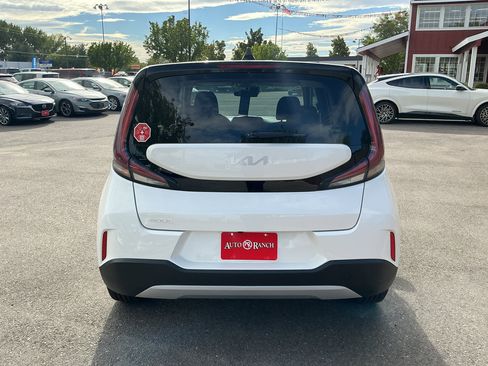 Used 2023 Kia Soul LX w/ LX Technology Package FWD image 6
