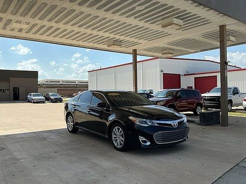 Used 2013 Toyota Avalon XLE FWD image 3