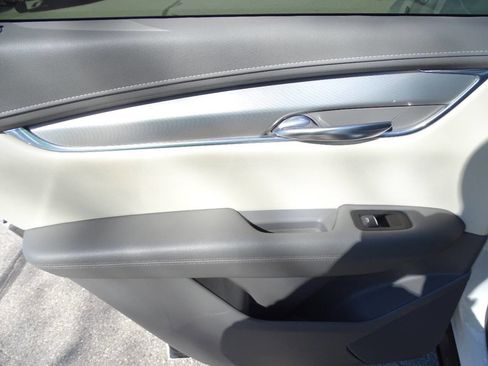 Used 2017 Cadillac XT5 Luxury image 36