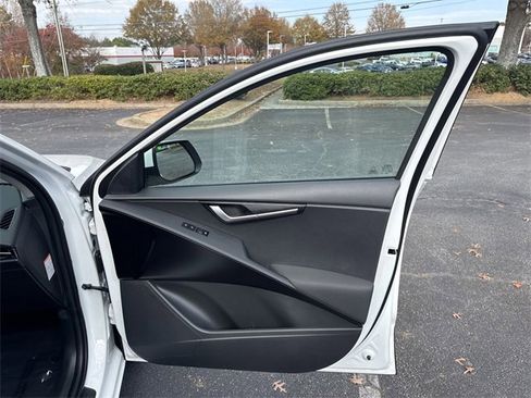 Certified 2025 Kia Niro LX image 29