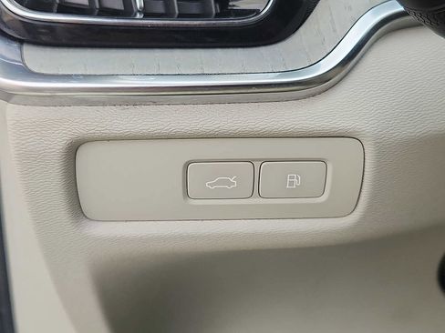 Certified 2023 Volvo S60 T8 Plus image 21