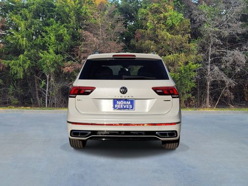 Used 2024 Volkswagen Tiguan SEL R-Line w/ MDO Package, Two-Row AWD/4WD image 18