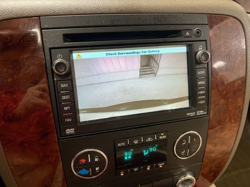 Used 2011 Chevrolet Suburban LTZ AWD/4WD image 16