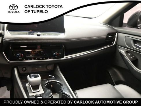 Used 2025 Nissan Rogue SL w/ SL Premium Package image 24