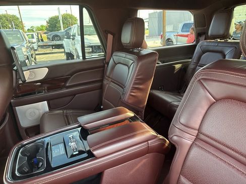 Used 2020 Lincoln Navigator Black Label w/ Cargo Convenience Package AWD/4WD image 32