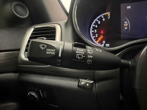 Used 2020 Jeep Grand Cherokee Altitude RWD image 19