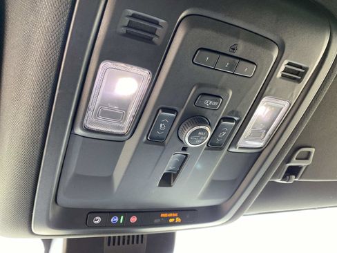 Used 2023 Chevrolet Suburban Premier image 20