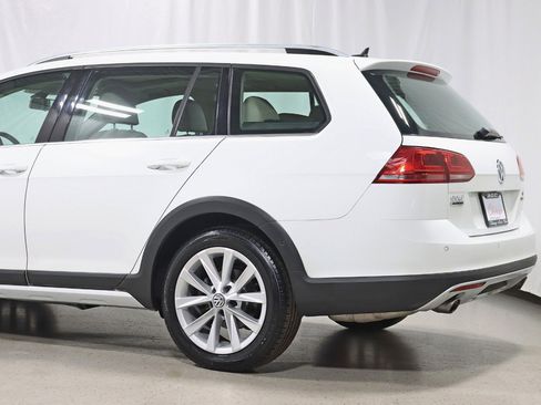 Used 2017 Volkswagen Golf Alltrack SE image 9