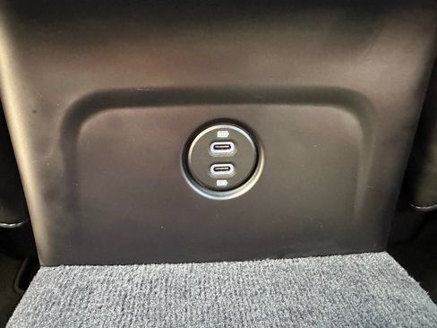 Used 2023 Porsche Macan AWD/4WD image 35