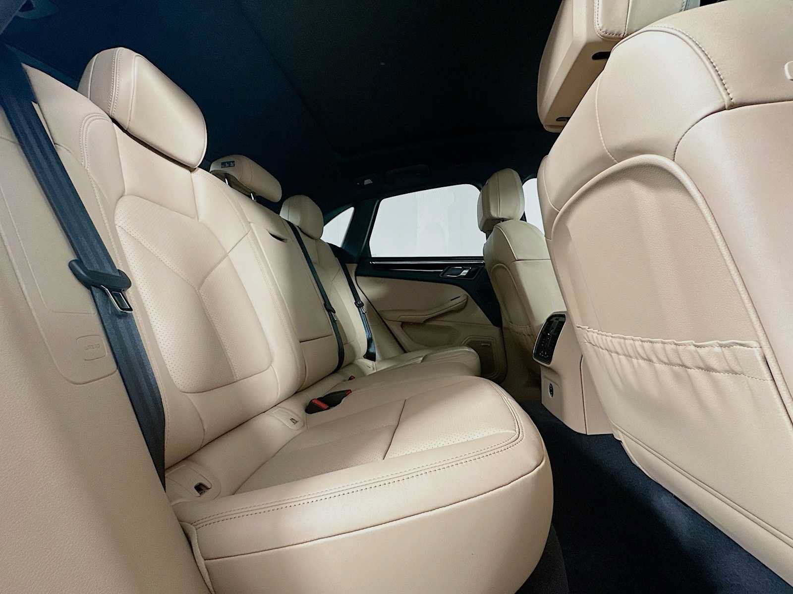 Used 2026 Porsche Macan AWD/4WD image 28