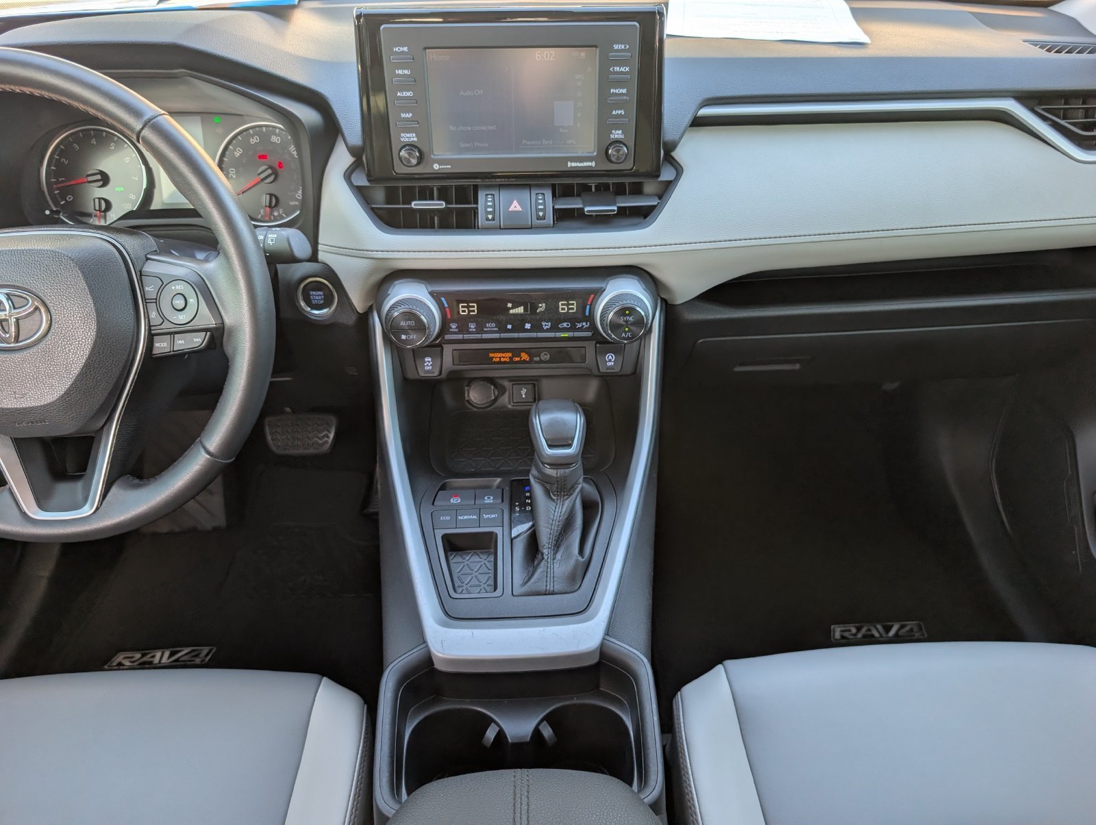 Used 2020 Toyota RAV4 XLE Premium FWD image 7