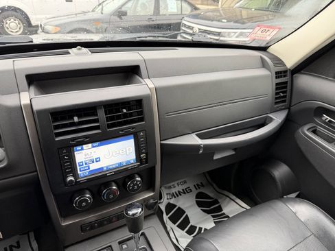 Used 2012 Jeep Liberty Sport image 34