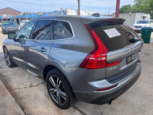 Used 2018 Volvo XC60 T5 Momentum w/ Vision Package AWD/4WD image 4