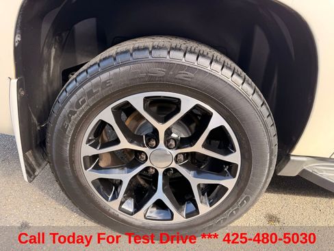 Used 2013 Chevrolet Avalanche LTZ AWD/4WD image 5