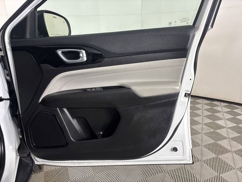 Used 2024 Jeep Compass Limited image 24