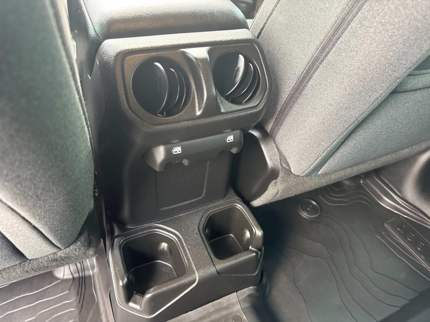 Used 2025 Jeep Wrangler Unlimited Sport AWD/4WD image 19