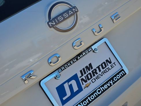 Used 2023 Nissan Rogue SV FWD image 11