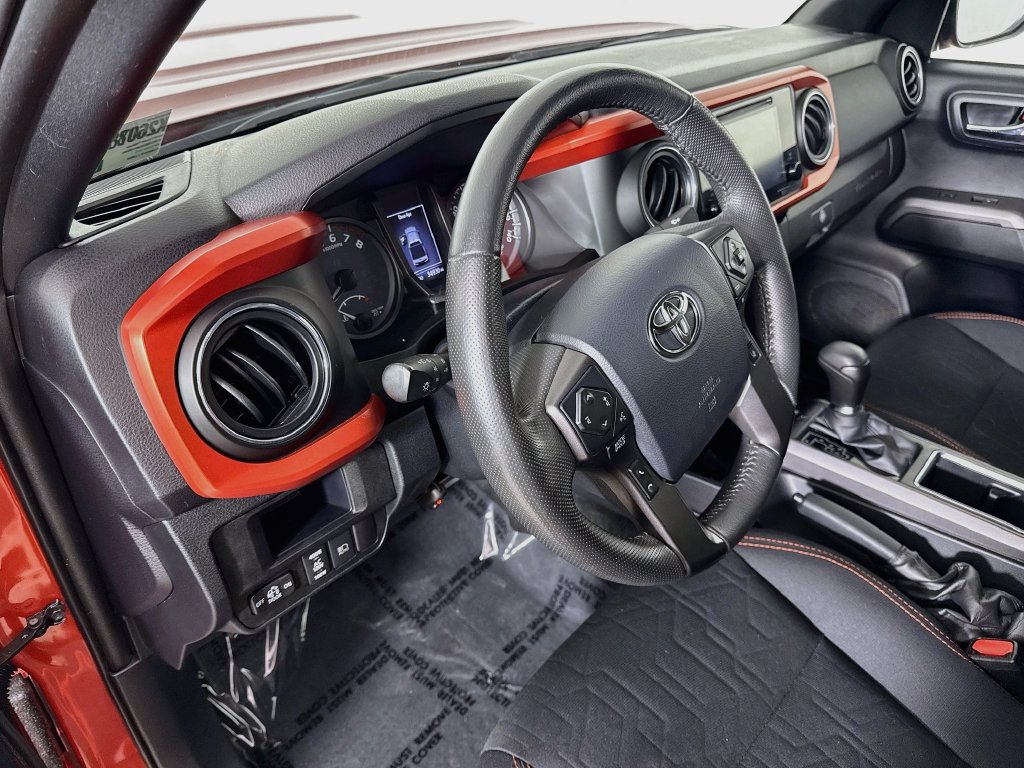 Used 2018 Toyota Tacoma TRD Sport w/ Technology Package AWD/4WD image 10