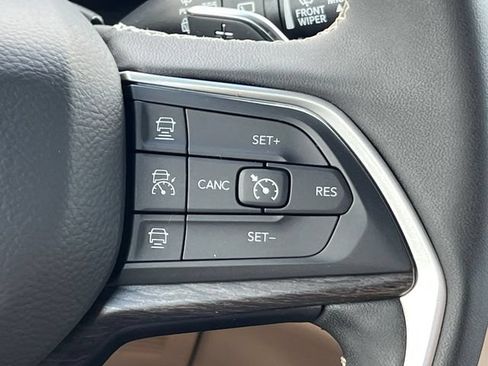 Used 2025 Jeep Grand Cherokee Limited w/ Luxury Tech Group II AWD/4WD image 22