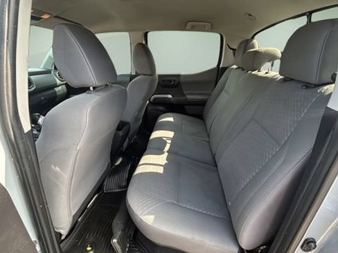 Used 2021 Toyota Tacoma SR5 AWD/4WD image 19