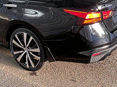 Used 2019 Nissan Altima 2.5 Platinum AWD/4WD image 16