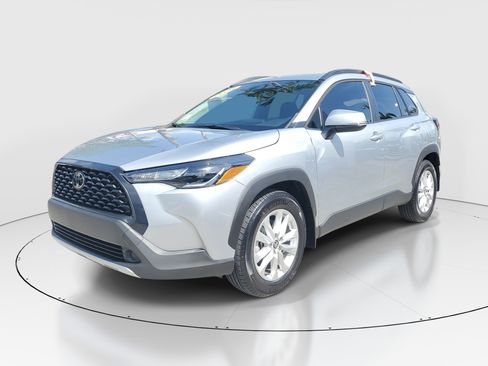 Certified 2024 Toyota Corolla Cross LE w/ Moonroof Package FWD image 3