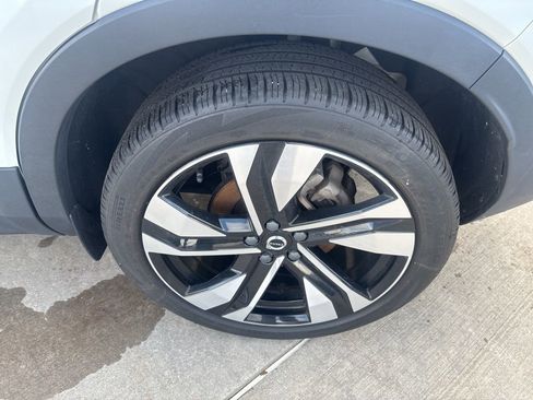 Certified 2023 Volvo XC40 B5 Plus w/ Protection Package Premier image 14