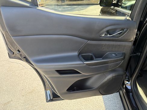 Used 2023 GMC Acadia SLT image 23