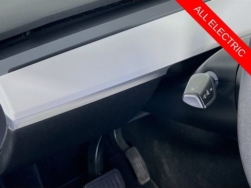 Used 2022 Tesla Model Y Long Range AWD/4WD image 10