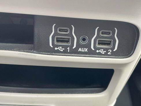 Used 2021 Chrysler Pacifica Touring-L image 22