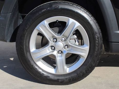 Used 2024 Jeep Compass Sport image 11