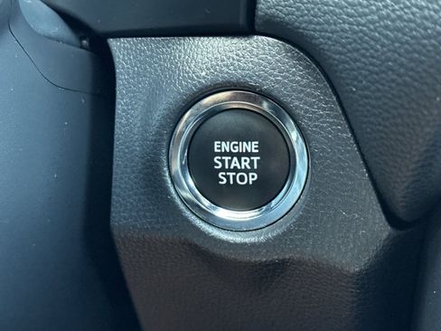 Used 2025 Toyota RAV4 XLE FWD image 22