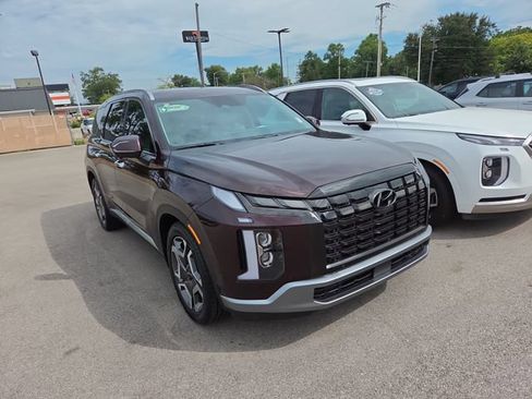 Used 2024 Hyundai Palisade Limited FWD image 2
