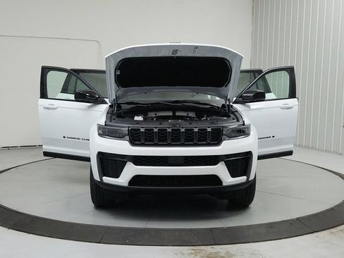 New 2026 Jeep Grand Cherokee L 4WD image 10