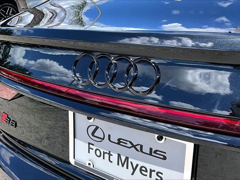 Used 2022 Audi S8 w/ S8 Executive Package AWD/4WD image 31