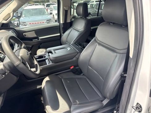 Used 2025 Ford Expedition Active AWD/4WD image 18