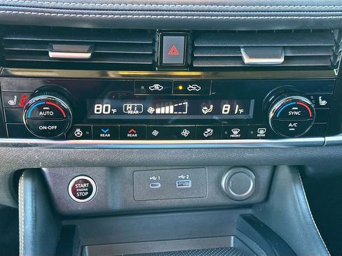 Used 2021 Nissan Rogue SL w/ Premium Package image 16