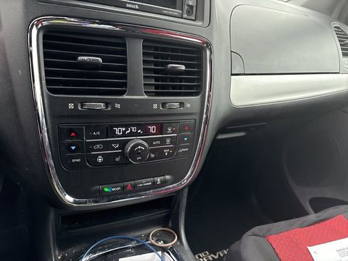 Used 2017 Dodge Grand Caravan GT image 9