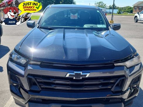 Used 2023 Chevrolet Colorado LT AWD/4WD image 2
