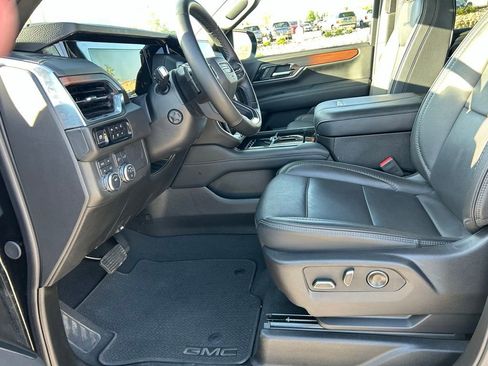 Used 2025 GMC Yukon Denali AWD/4WD image 24