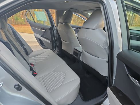 Used 2024 Toyota Camry SE image 11