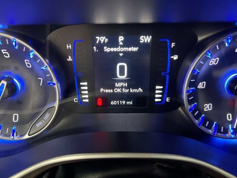 Used 2023 Chrysler Voyager LX FWD image 13