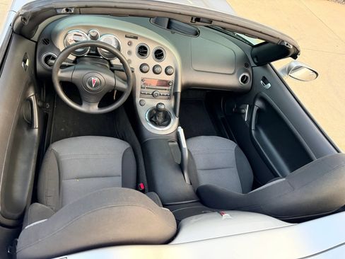 Used 2007 Pontiac Solstice Convertible RWD image 7