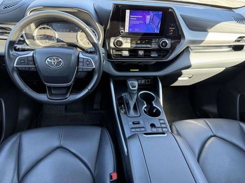 Used 2023 Toyota Highlander XLE image 13