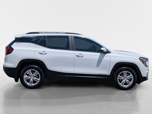 Used 2024 GMC Terrain SLE w/ Driver Convenience Package FWD image 3