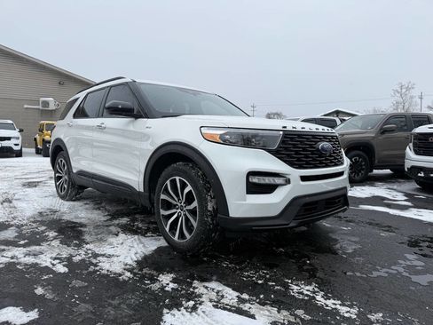 Used 2022 Ford Explorer ST-Line w/ Class IV Trailer Tow Package image 2