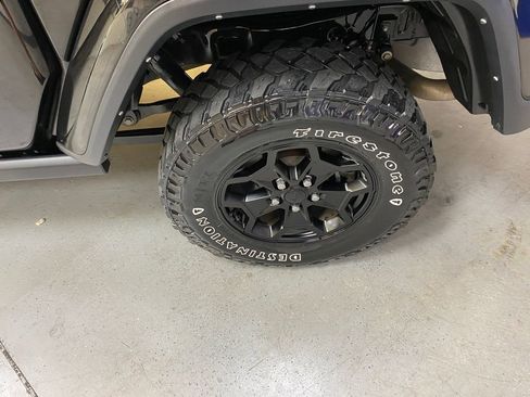 Used 2022 Jeep Gladiator Sport AWD/4WD image 12