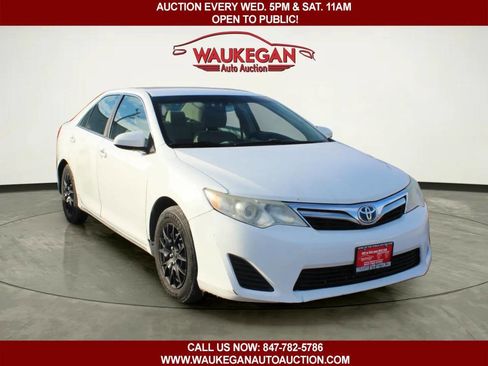 Used 2013 Toyota Camry LE image 3